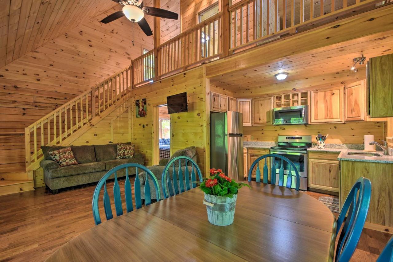 Murphy Cabin With Spacious Deck And Forest Views! Εξωτερικό φωτογραφία
