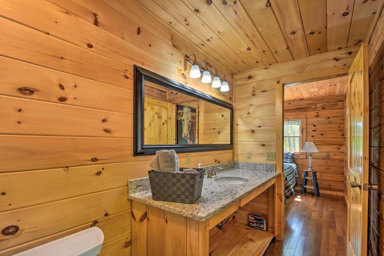 Murphy Cabin With Spacious Deck And Forest Views! Εξωτερικό φωτογραφία