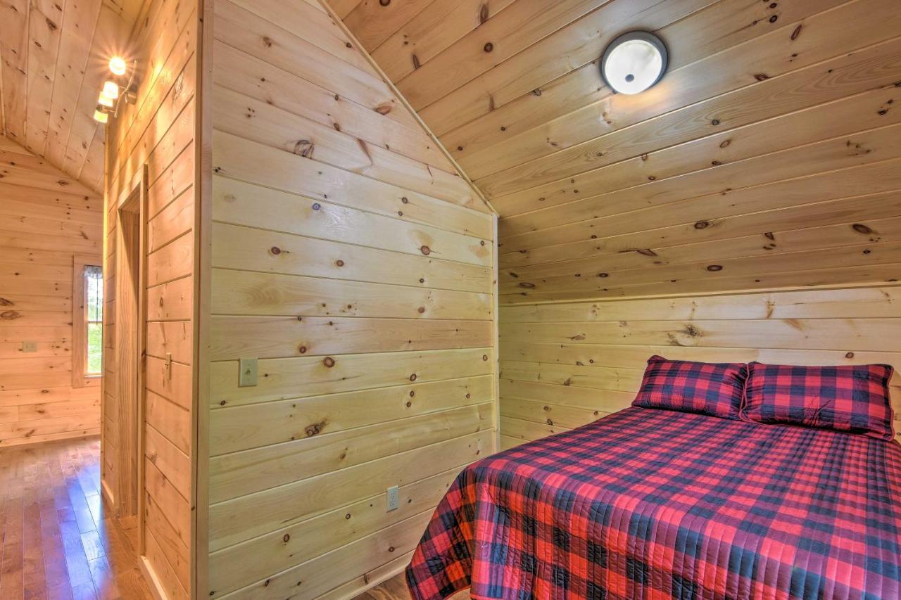 Murphy Cabin With Spacious Deck And Forest Views! Εξωτερικό φωτογραφία